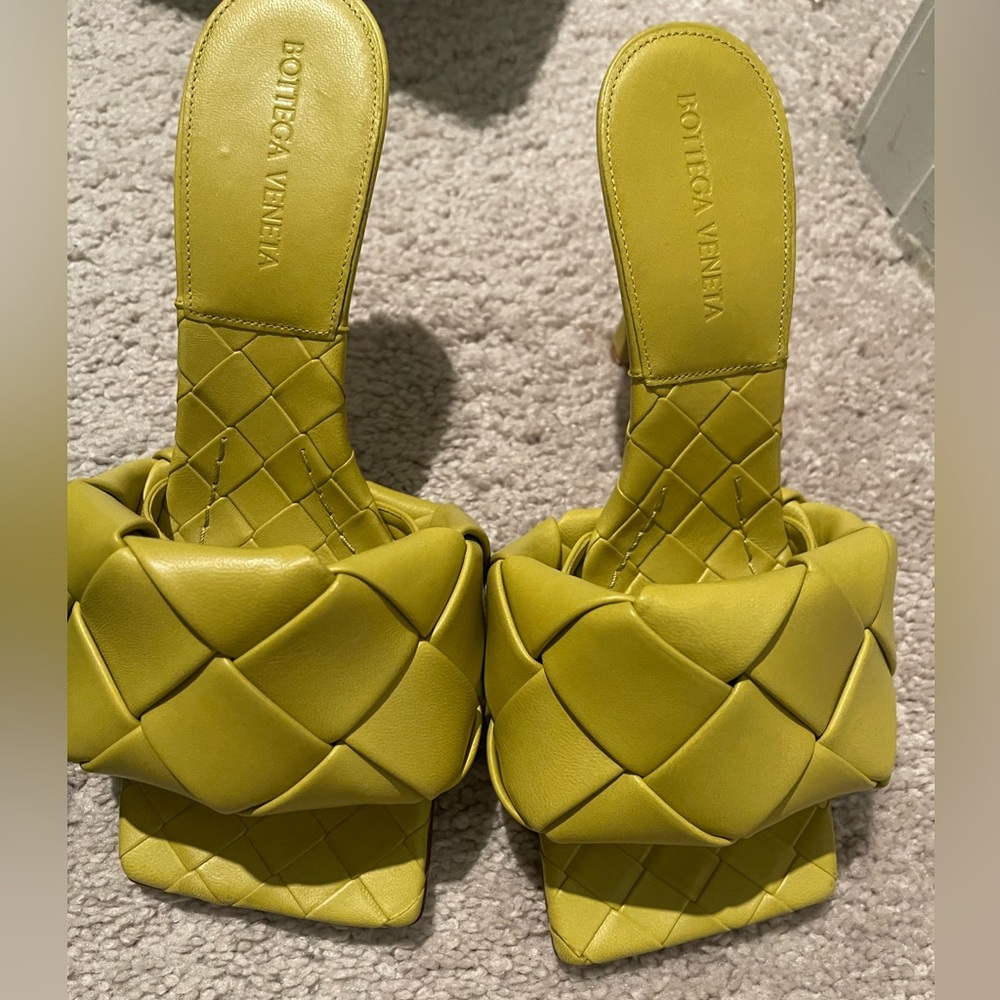 Bottega Veneta heels only worn once. Great condition!